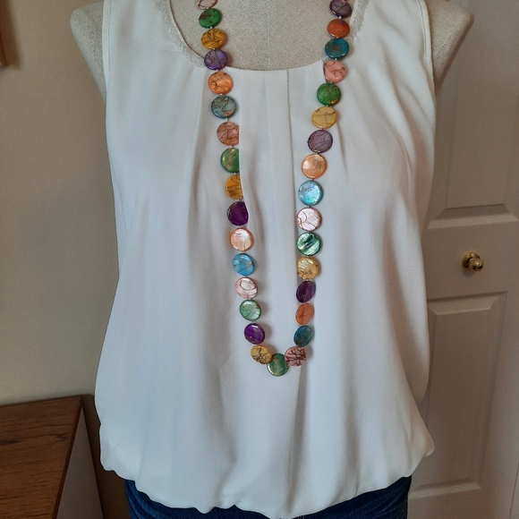 Versatile off-white sleeveless bubble top - Picture 8 of 8